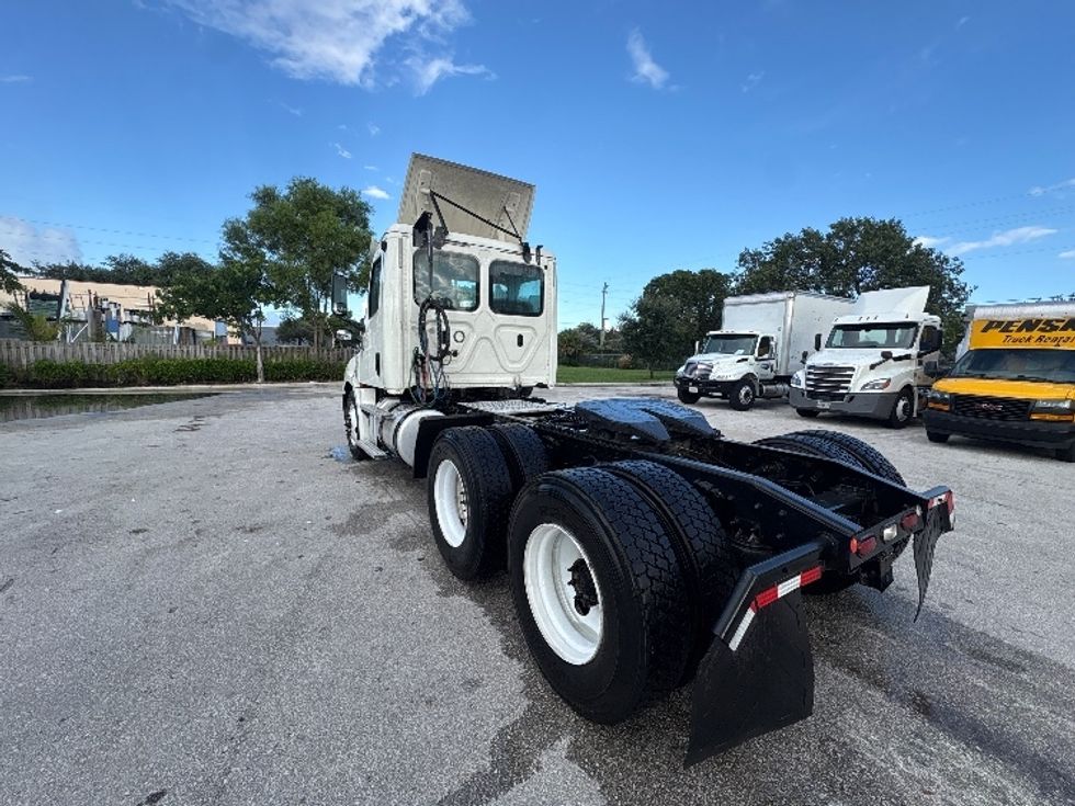 Day Cab Tractor-Heavy Duty Tractors-Freightliner-2019-T12664ST-Pompano Beach-FL-281,189\n\t\tmiles-$ 52,000 - Image 5