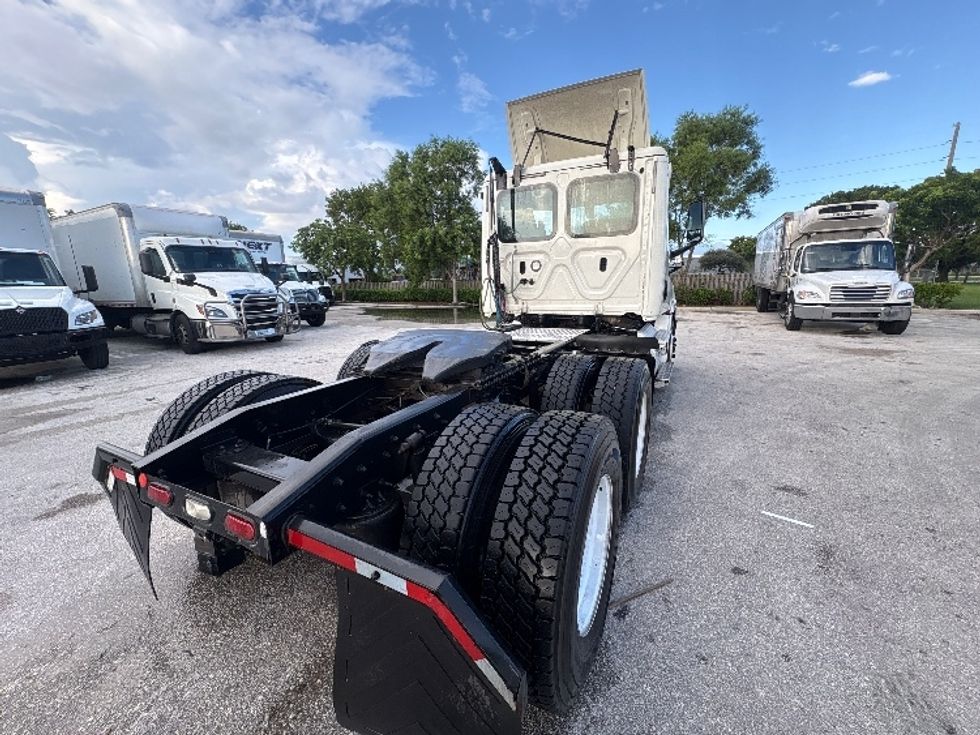 Day Cab Tractor-Heavy Duty Tractors-Freightliner-2019-T12664ST-Pompano Beach-FL-281,189\n\t\tmiles-$ 52,000 - Image 7