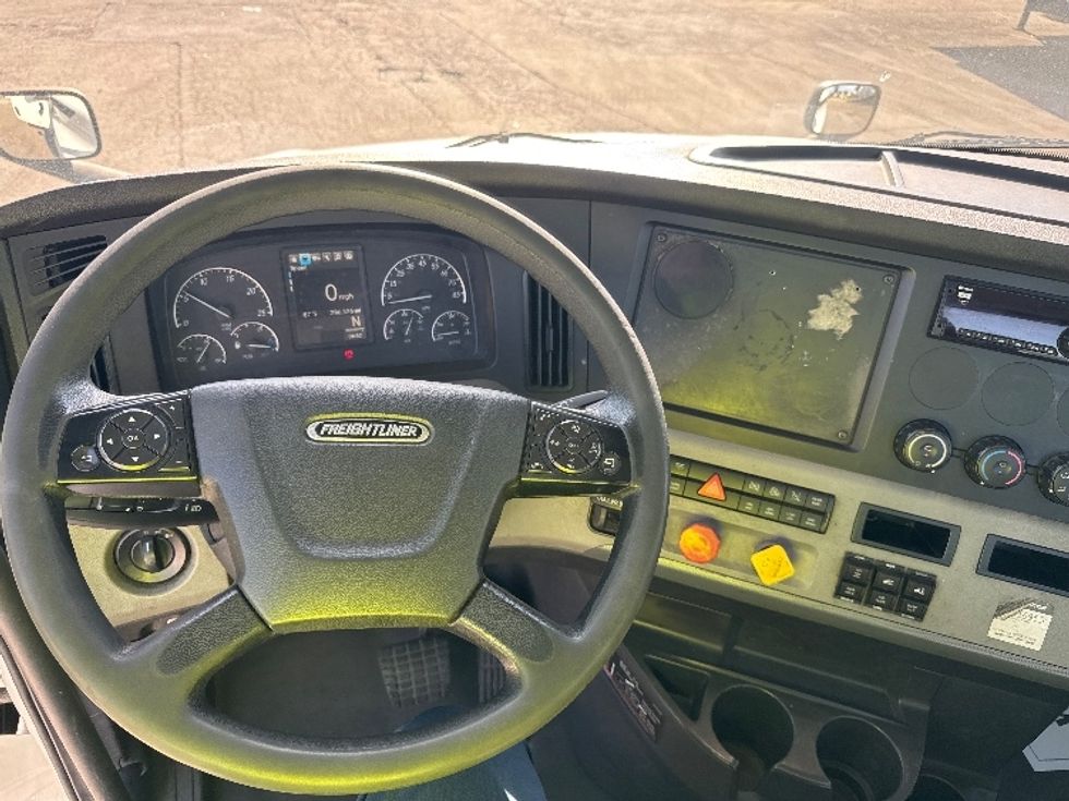 Day Cab Tractor-Heavy Duty Tractors-Freightliner-2019-T12664ST-Pompano Beach-FL-286,448\n\t\tmiles-$ 51,750 - Image 11