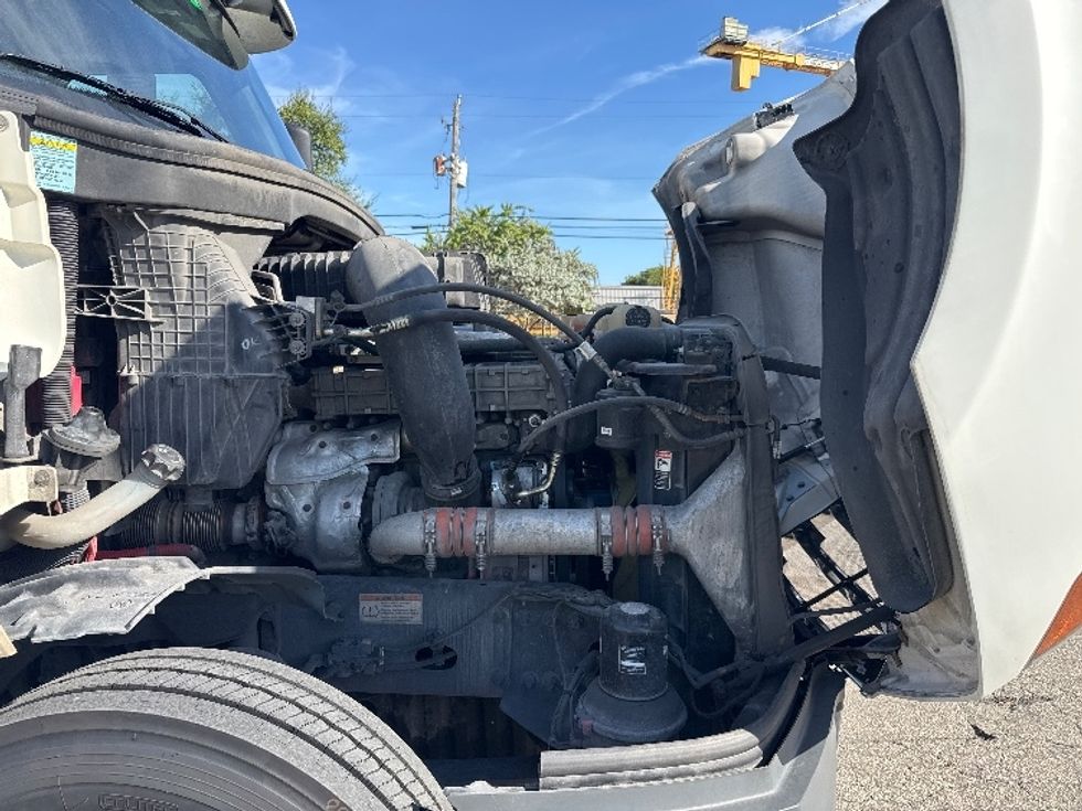 Day Cab Tractor-Heavy Duty Tractors-Freightliner-2019-T12664ST-Pompano Beach-FL-286,448\n\t\tmiles-$ 51,750 - Image 15