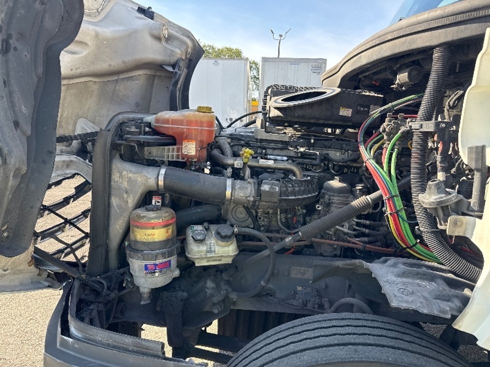 Day Cab Tractor-Heavy Duty Tractors-Freightliner-2019-T12664ST-Pompano Beach-FL-286,448\n\t\tmiles-$ 51,750 - Image 16
