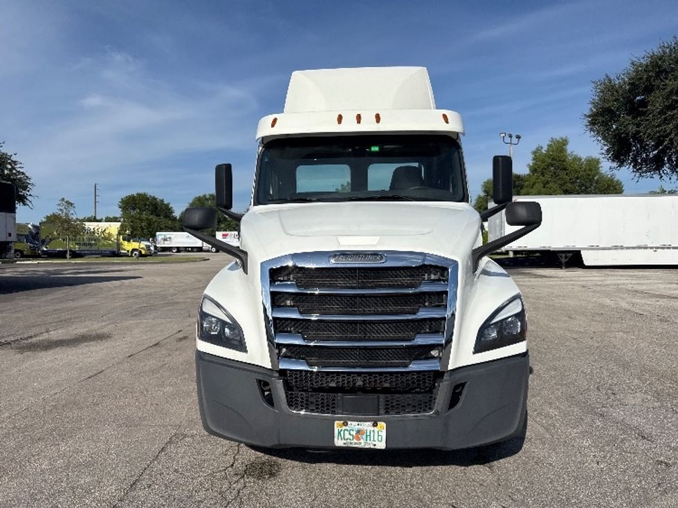 Day Cab Tractor-Heavy Duty Tractors-Freightliner-2019-T12664ST-Pompano Beach-FL-286,448\n\t\tmiles-$ 51,750 - Image 2