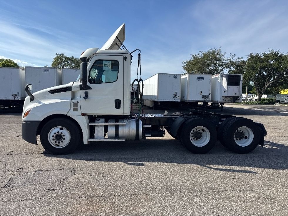 Day Cab Tractor-Heavy Duty Tractors-Freightliner-2019-T12664ST-Pompano Beach-FL-286,448\n\t\tmiles-$ 51,750 - Image 4