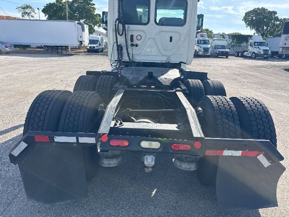 Day Cab Tractor-Heavy Duty Tractors-Freightliner-2019-T12664ST-Pompano Beach-FL-286,448\n\t\tmiles-$ 51,750 - Image 6
