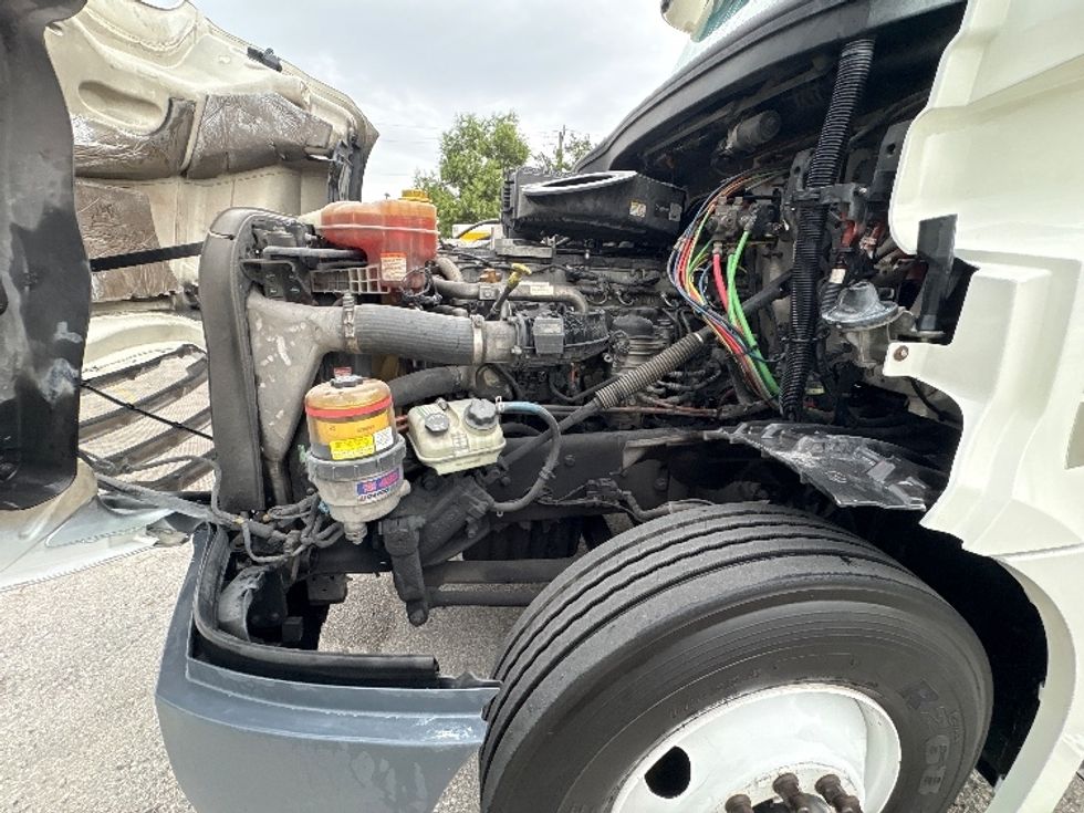 Day Cab Tractor-Heavy Duty Tractors-Freightliner-2019-T12664ST-Pompano Beach-FL-297,915\n\t\tmiles-$ 48,250 - Image 16