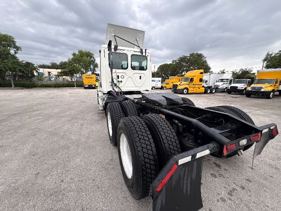 Day Cab Tractor-Heavy Duty Tractors-Freightliner-2019-T12664ST-Pompano Beach-FL-297,915\n\t\tmiles-$ 48,250 - Image 5