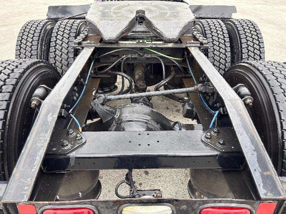 Day Cab Tractor-Heavy Duty Tractors-Freightliner-2019-T12664ST-Pompano Beach-FL-297,915\n\t\tmiles-$ 48,250 - Image 6