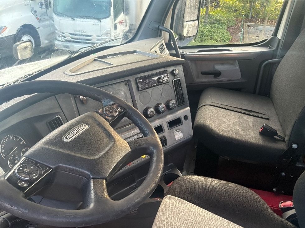 Day Cab Tractor-Heavy Duty Tractors-Freightliner-2019-T12664ST-Pompano Beach-FL-313,880\n\t\tmiles-$ 47,250 - Image 10