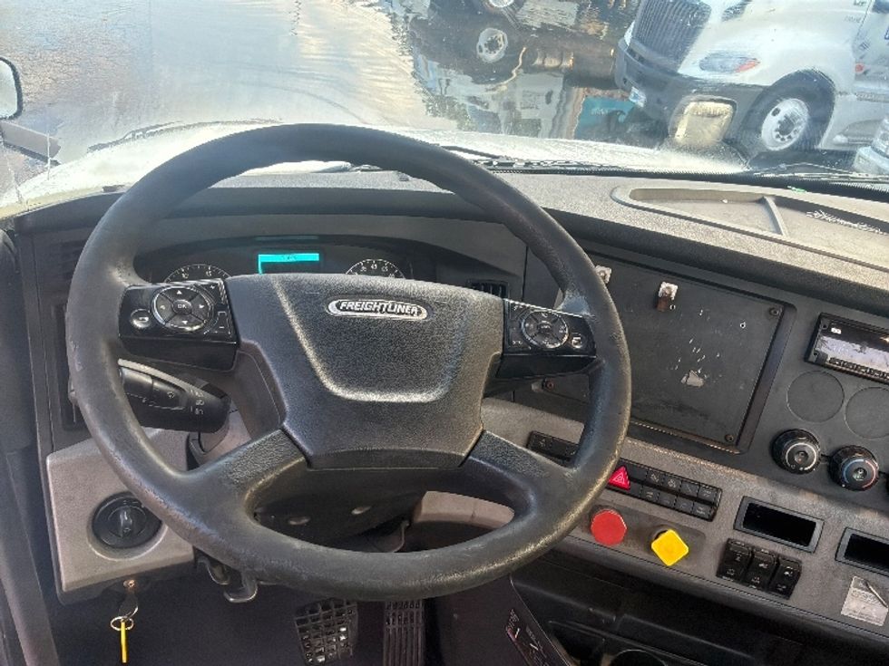 Day Cab Tractor-Heavy Duty Tractors-Freightliner-2019-T12664ST-Pompano Beach-FL-313,880\n\t\tmiles-$ 47,250 - Image 11