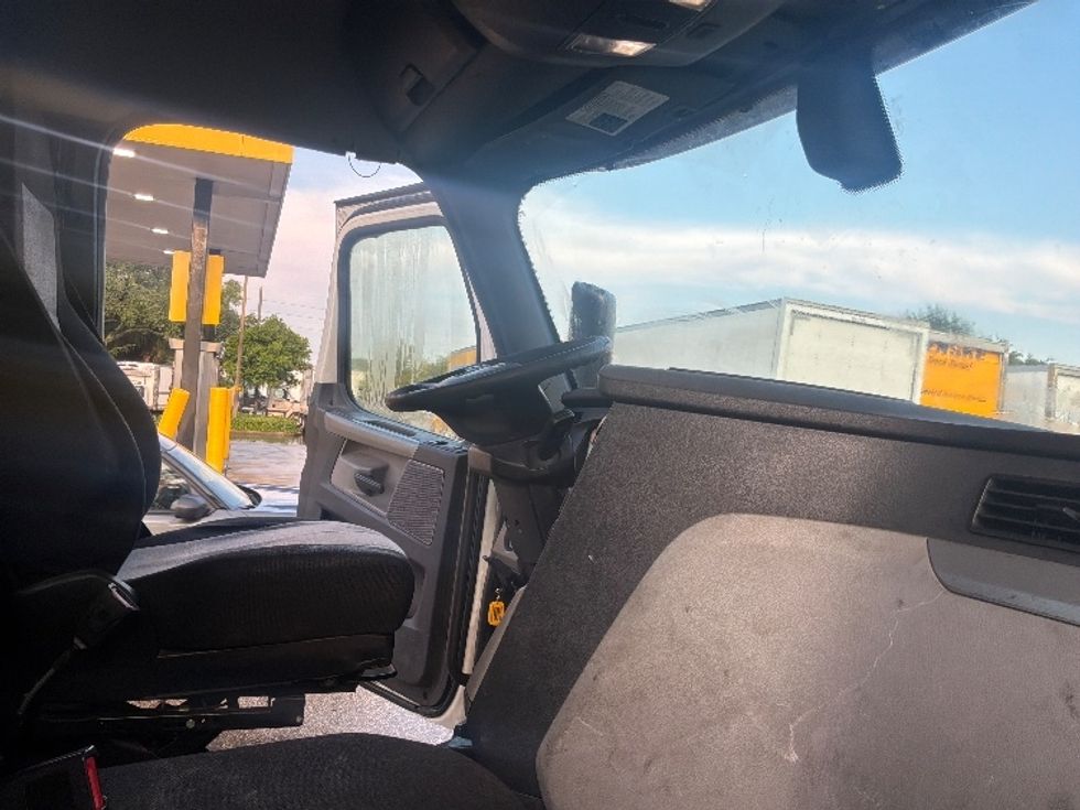 Day Cab Tractor-Heavy Duty Tractors-Freightliner-2019-T12664ST-Pompano Beach-FL-313,880\n\t\tmiles-$ 47,250 - Image 14