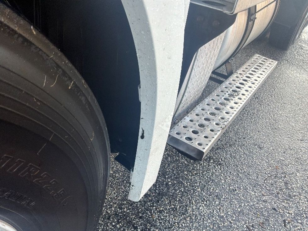 Day Cab Tractor-Heavy Duty Tractors-Freightliner-2019-T12664ST-Pompano Beach-FL-313,880\n\t\tmiles-$ 47,250 - Image 20