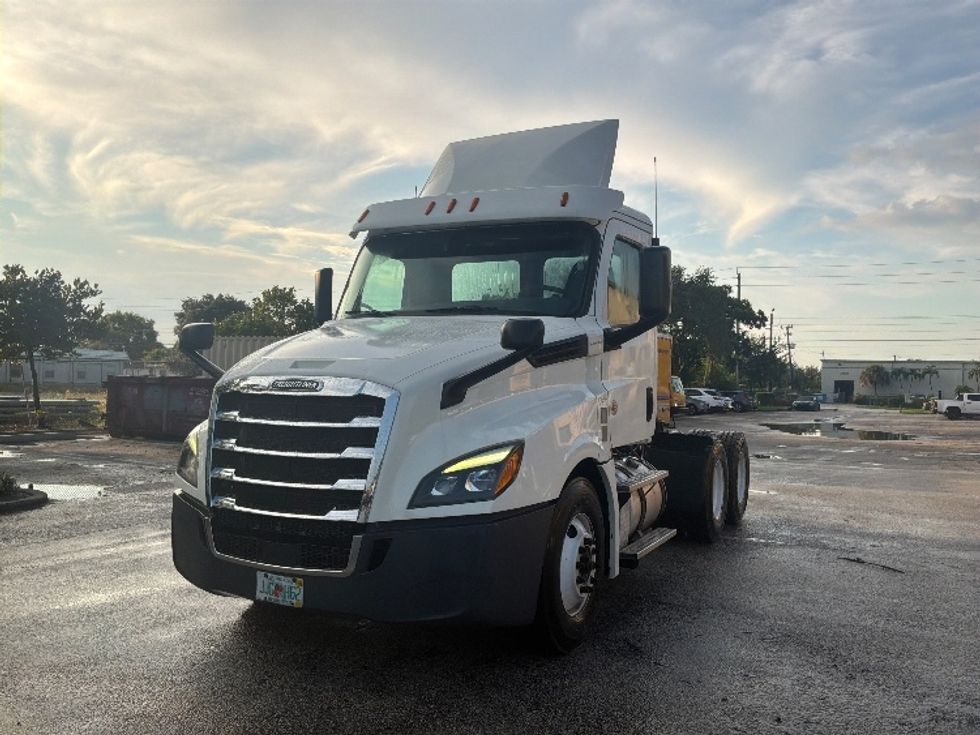 Day Cab Tractor-Heavy Duty Tractors-Freightliner-2019-T12664ST-Pompano Beach-FL-313,880\n\t\tmiles-$ 47,250 - Image 3