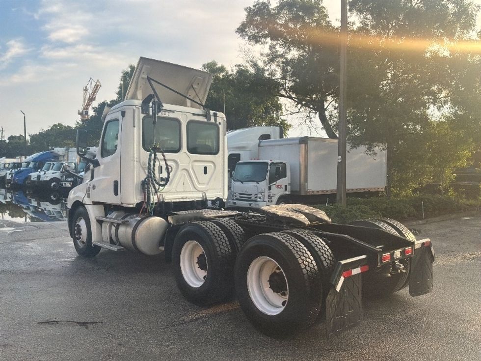 Day Cab Tractor-Heavy Duty Tractors-Freightliner-2019-T12664ST-Pompano Beach-FL-313,880\n\t\tmiles-$ 47,250 - Image 5