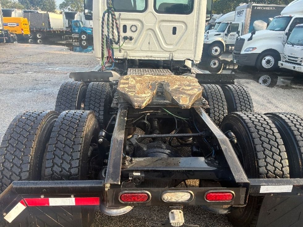 Day Cab Tractor-Heavy Duty Tractors-Freightliner-2019-T12664ST-Pompano Beach-FL-313,880\n\t\tmiles-$ 47,250 - Image 6