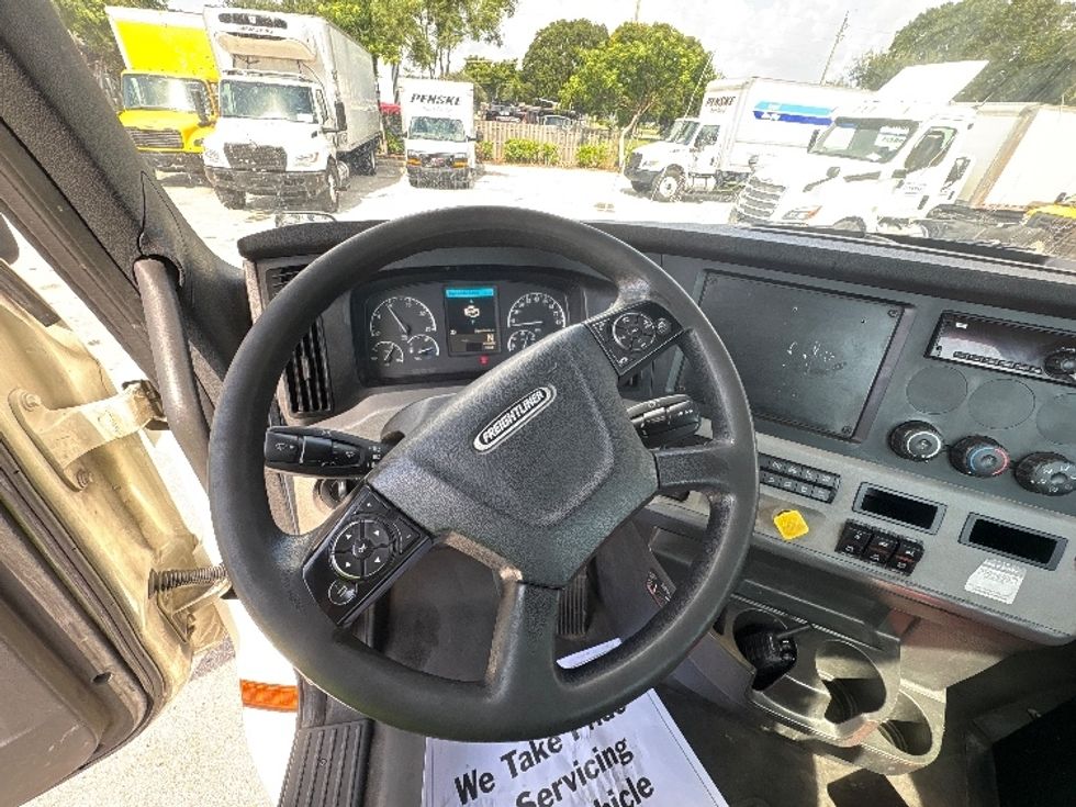 Day Cab Tractor-Heavy Duty Tractors-Freightliner-2019-T12664ST-Pompano Beach-FL-325,030\n\t\tmiles-$ 45,000 - Image 11