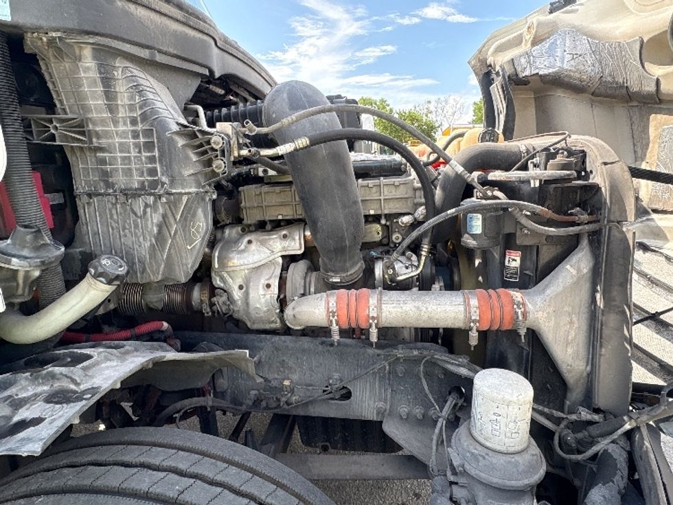 Day Cab Tractor-Heavy Duty Tractors-Freightliner-2019-T12664ST-Pompano Beach-FL-325,030\n\t\tmiles-$ 45,000 - Image 15