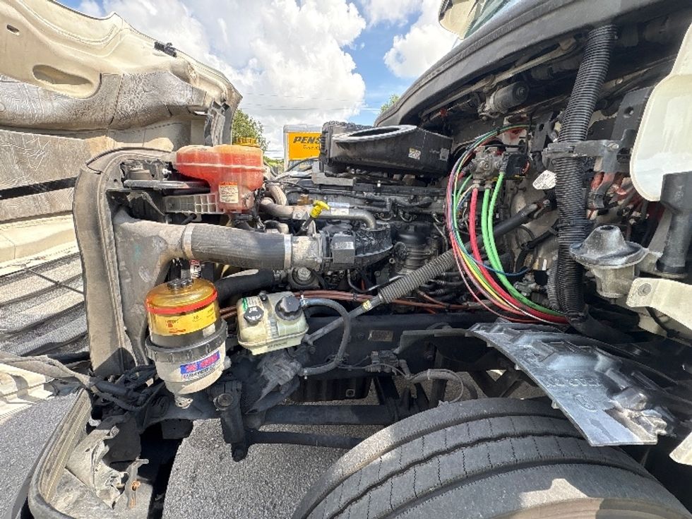 Day Cab Tractor-Heavy Duty Tractors-Freightliner-2019-T12664ST-Pompano Beach-FL-325,030\n\t\tmiles-$ 45,000 - Image 16