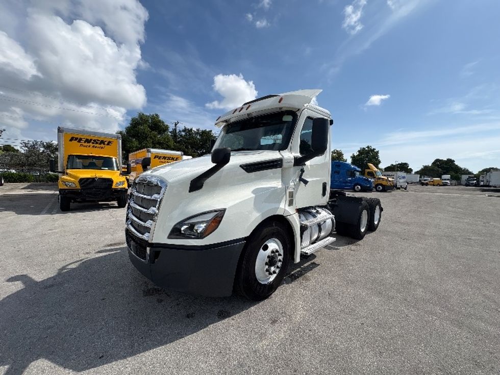 Day Cab Tractor-Heavy Duty Tractors-Freightliner-2019-T12664ST-Pompano Beach-FL-325,030\n\t\tmiles-$ 45,000 - Image 3