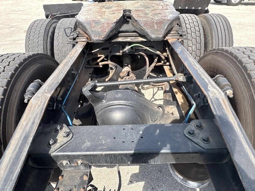 Day Cab Tractor-Heavy Duty Tractors-Freightliner-2019-T12664ST-Pompano Beach-FL-325,030\n\t\tmiles-$ 45,000 - Image 6