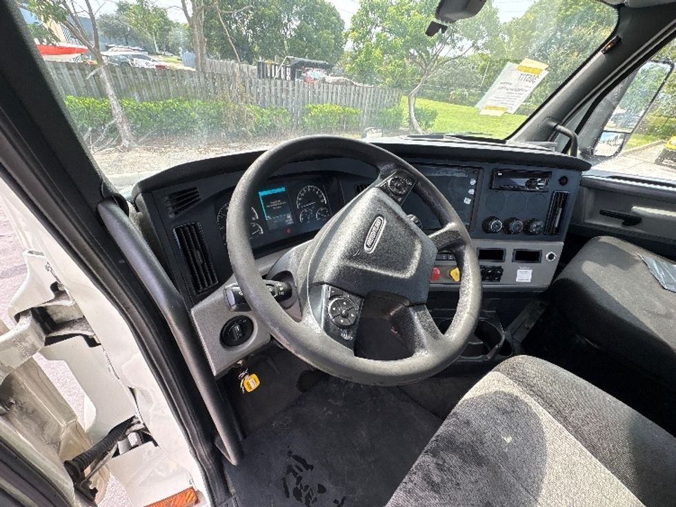Day Cab Tractor-Heavy Duty Tractors-Freightliner-2019-T12664ST-Pompano Beach-FL-325,863\n\t\tmiles-$ 48,000 - Image 10