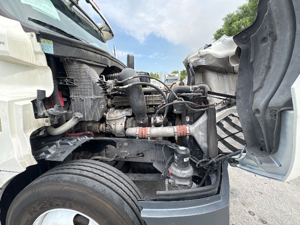Day Cab Tractor-Heavy Duty Tractors-Freightliner-2019-T12664ST-Pompano Beach-FL-325,863\n\t\tmiles-$ 48,000 - Image 15