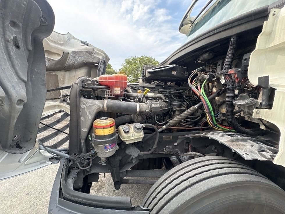 Day Cab Tractor-Heavy Duty Tractors-Freightliner-2019-T12664ST-Pompano Beach-FL-325,863\n\t\tmiles-$ 48,000 - Image 16