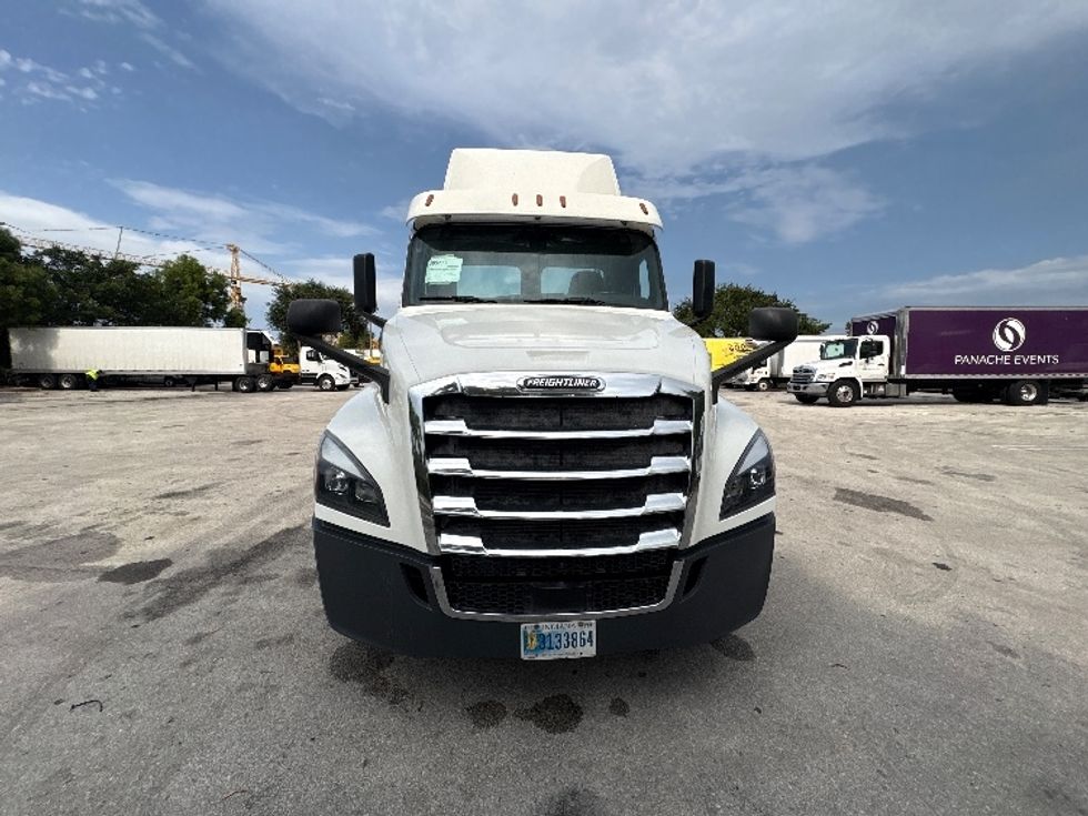 Day Cab Tractor-Heavy Duty Tractors-Freightliner-2019-T12664ST-Pompano Beach-FL-325,863\n\t\tmiles-$ 48,000 - Image 2
