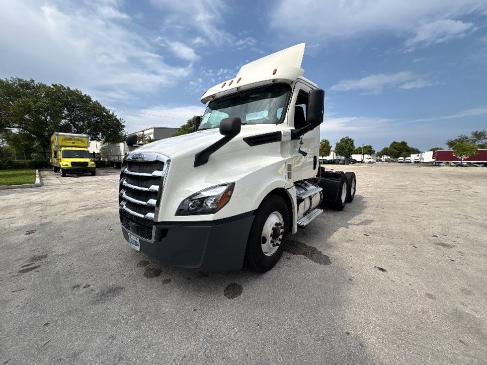 Day Cab Tractor-Heavy Duty Tractors-Freightliner-2019-T12664ST-Pompano Beach-FL-325,863\n\t\tmiles-$ 48,000 - Image 3