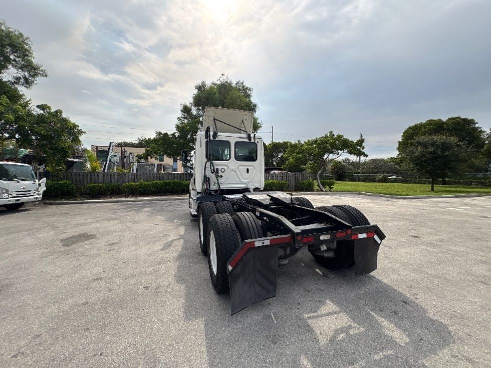 Day Cab Tractor-Heavy Duty Tractors-Freightliner-2019-T12664ST-Pompano Beach-FL-325,863\n\t\tmiles-$ 48,000 - Image 5