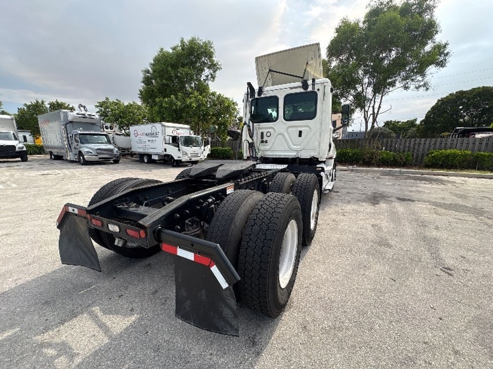 Day Cab Tractor-Heavy Duty Tractors-Freightliner-2019-T12664ST-Pompano Beach-FL-325,863\n\t\tmiles-$ 48,000 - Image 7