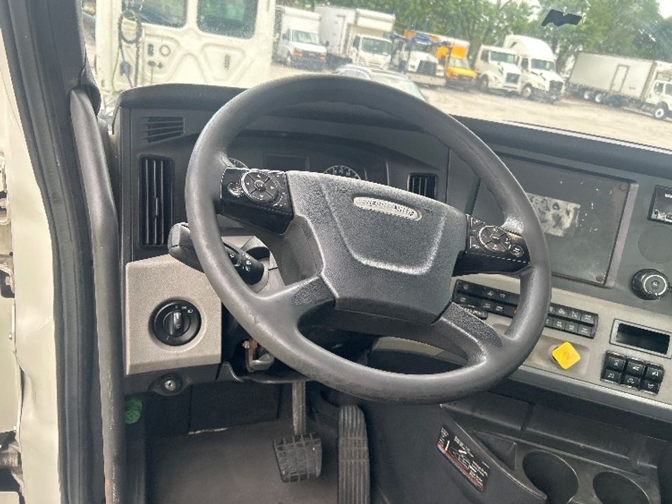 Day Cab Tractor-Heavy Duty Tractors-Freightliner-2019-T12664ST-Pompano Beach-FL-332,873\n\t\tmiles-$ 45,750 - Image 10