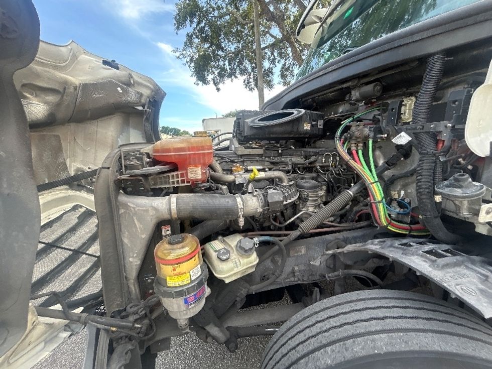 Day Cab Tractor-Heavy Duty Tractors-Freightliner-2019-T12664ST-Pompano Beach-FL-332,873\n\t\tmiles-$ 45,750 - Image 14