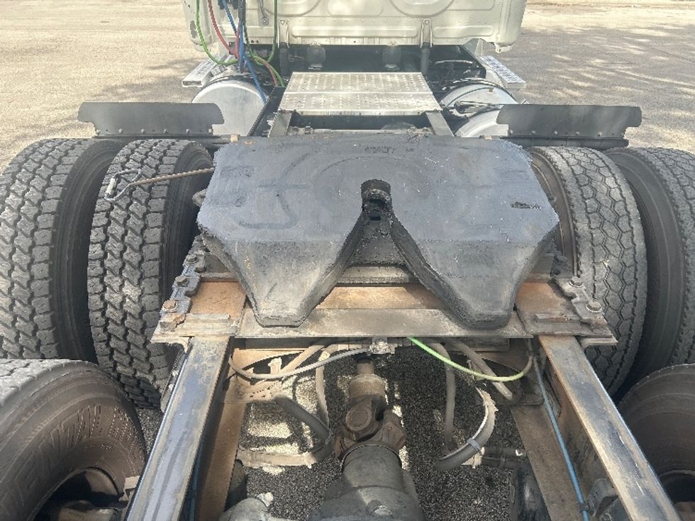 Day Cab Tractor-Heavy Duty Tractors-Freightliner-2019-T12664ST-Pompano Beach-FL-332,873\n\t\tmiles-$ 45,750 - Image 6