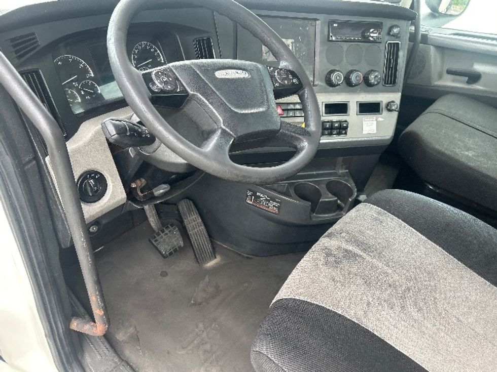 Day Cab Tractor-Heavy Duty Tractors-Freightliner-2019-T12664ST-Pompano Beach-FL-332,873\n\t\tmiles-$ 45,750 - Image 9