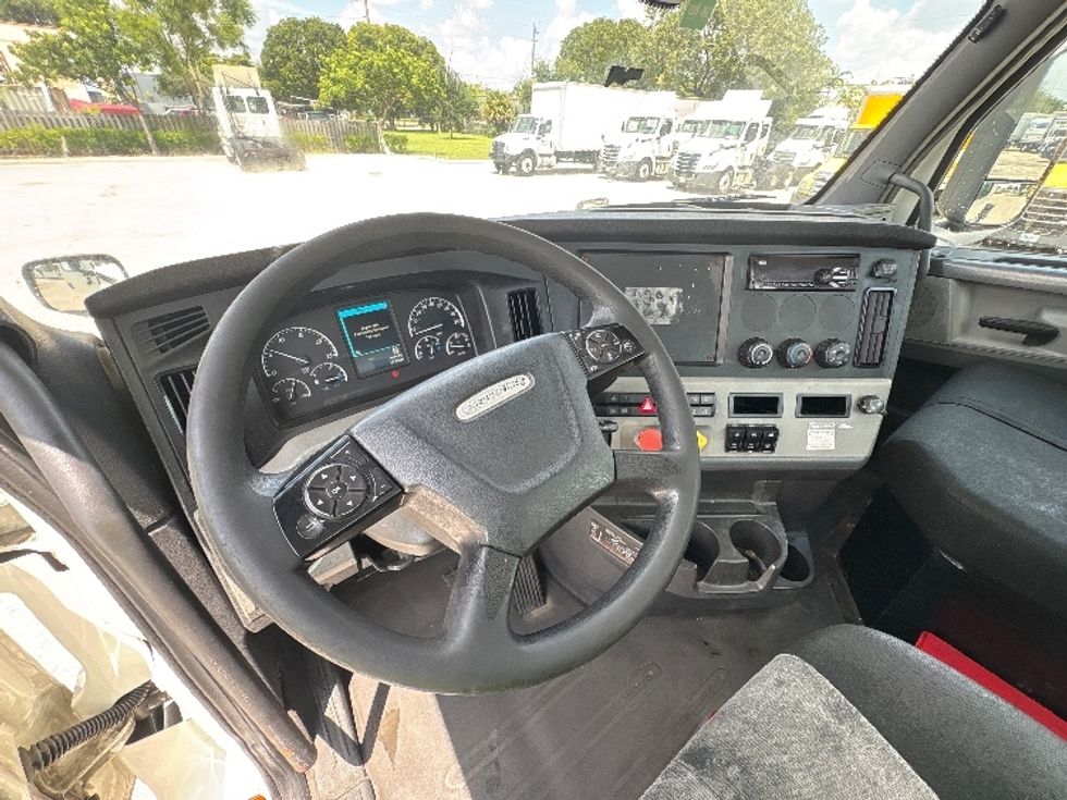 Day Cab Tractor-Heavy Duty Tractors-Freightliner-2019-T12664ST-Pompano Beach-FL-337,780\n\t\tmiles-$ 43,500 - Image 10