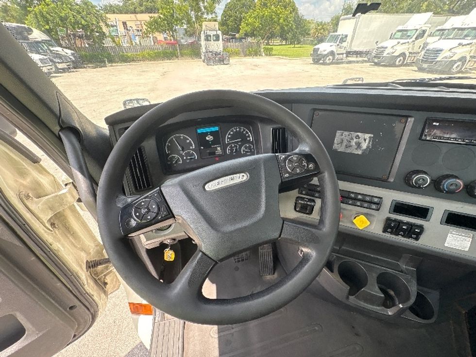 Day Cab Tractor-Heavy Duty Tractors-Freightliner-2019-T12664ST-Pompano Beach-FL-337,780\n\t\tmiles-$ 43,500 - Image 11