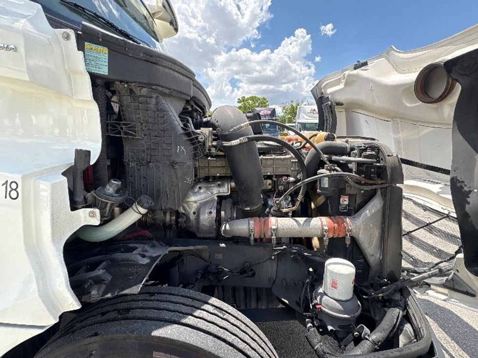 Day Cab Tractor-Heavy Duty Tractors-Freightliner-2019-T12664ST-Pompano Beach-FL-337,780\n\t\tmiles-$ 43,500 - Image 15