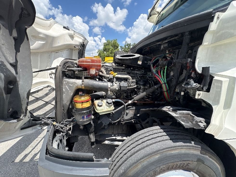 Day Cab Tractor-Heavy Duty Tractors-Freightliner-2019-T12664ST-Pompano Beach-FL-337,780\n\t\tmiles-$ 43,500 - Image 16