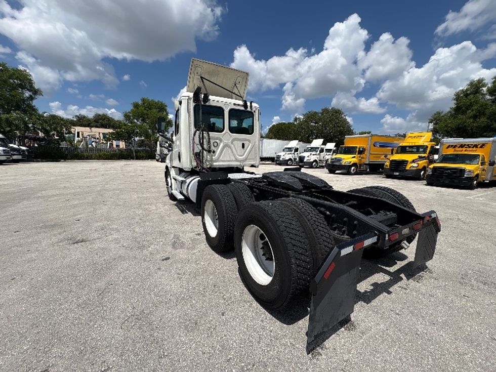 Day Cab Tractor-Heavy Duty Tractors-Freightliner-2019-T12664ST-Pompano Beach-FL-337,780\n\t\tmiles-$ 43,500 - Image 5