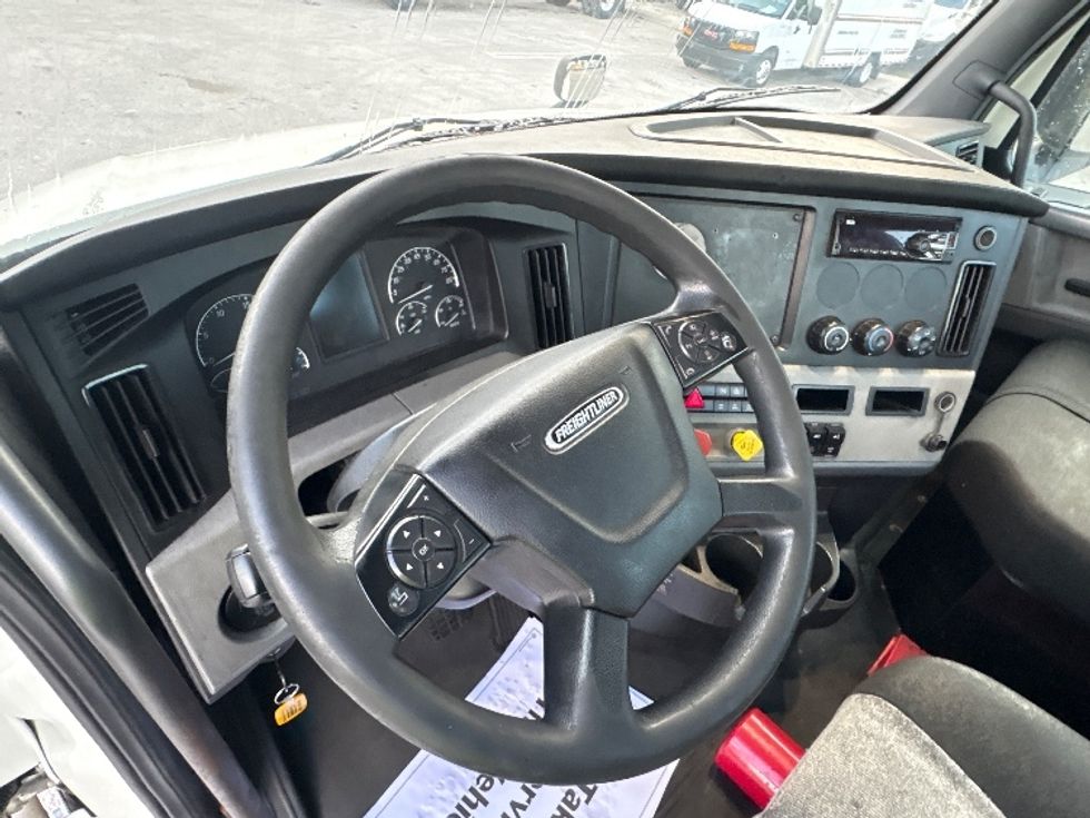 Day Cab Tractor-Heavy Duty Tractors-Freightliner-2019-T12664ST-Pompano Beach-FL-368,879\n\t\tmiles-$ 42,500 - Image 10