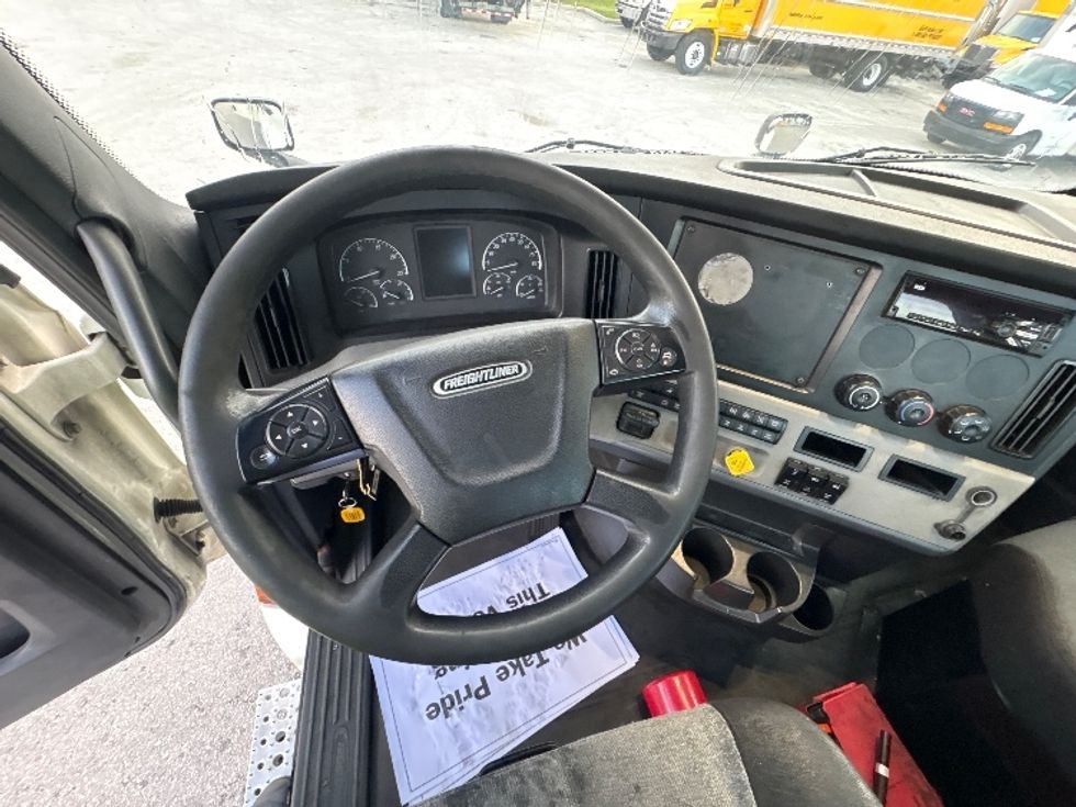 Day Cab Tractor-Heavy Duty Tractors-Freightliner-2019-T12664ST-Pompano Beach-FL-368,879\n\t\tmiles-$ 42,500 - Image 11
