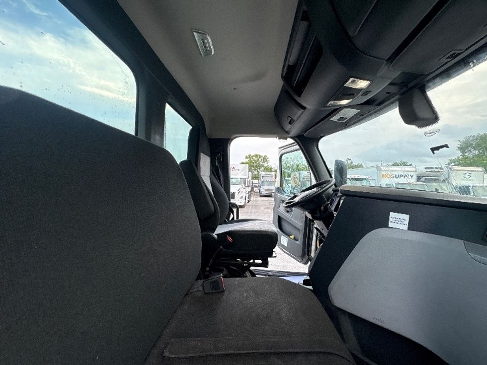 Day Cab Tractor-Heavy Duty Tractors-Freightliner-2019-T12664ST-Pompano Beach-FL-368,879\n\t\tmiles-$ 42,500 - Image 14
