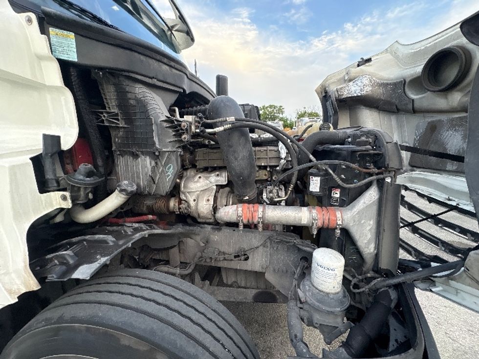 Day Cab Tractor-Heavy Duty Tractors-Freightliner-2019-T12664ST-Pompano Beach-FL-368,879\n\t\tmiles-$ 42,500 - Image 15