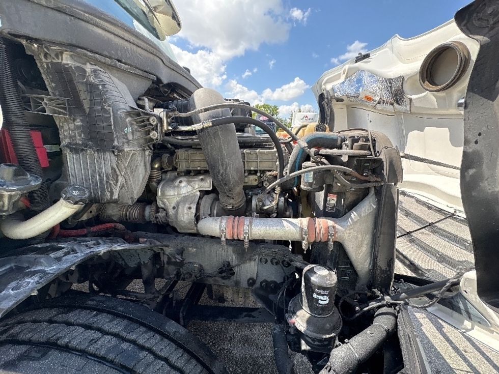 Day Cab Tractor-Heavy Duty Tractors-Freightliner-2019-T12664ST-Pompano Beach-FL-390,527\n\t\tmiles-$ 40,750 - Image 15