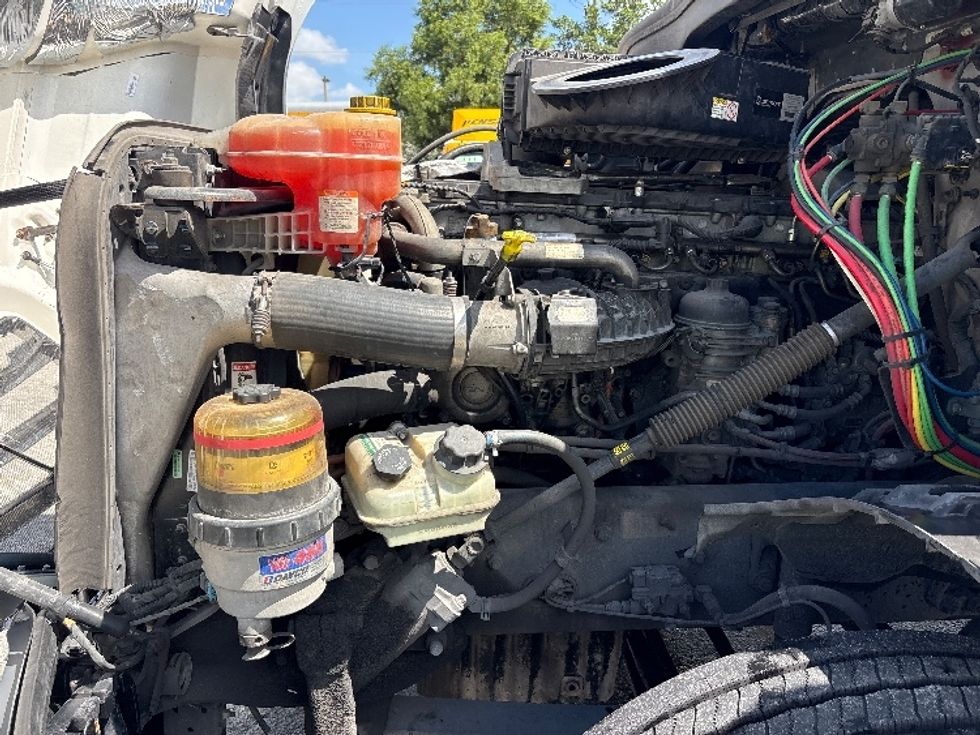 Day Cab Tractor-Heavy Duty Tractors-Freightliner-2019-T12664ST-Pompano Beach-FL-390,527\n\t\tmiles-$ 40,750 - Image 16