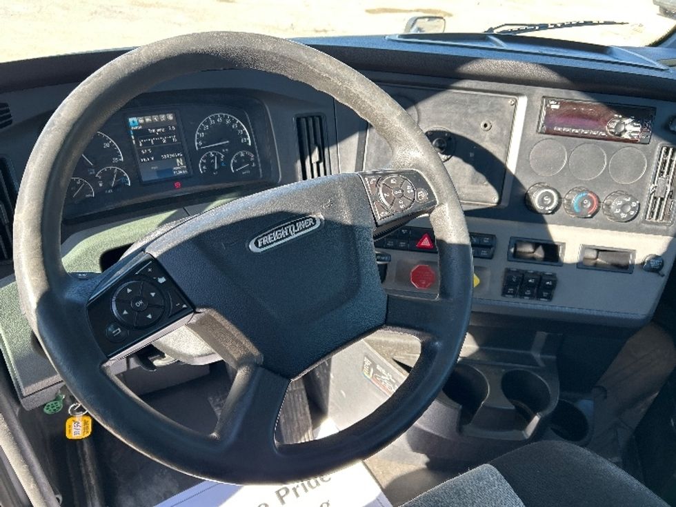 Day Cab Tractor-Heavy Duty Tractors-Freightliner-2019-T12664ST-Poplar Bluff-MO-529,960\n\t\tmiles-$ 38,750 - Image 11