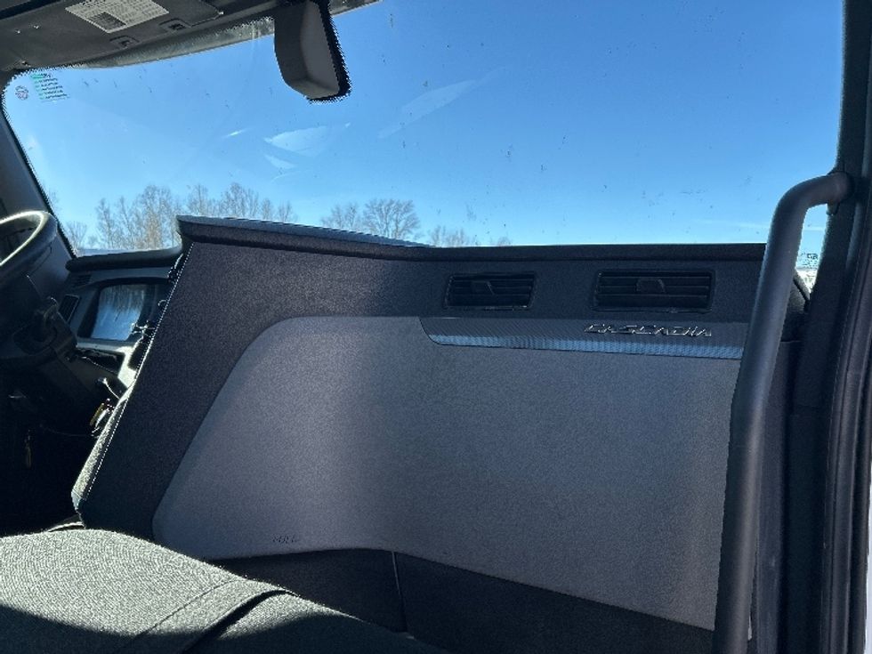 Day Cab Tractor-Heavy Duty Tractors-Freightliner-2019-T12664ST-Poplar Bluff-MO-529,960\n\t\tmiles-$ 38,750 - Image 13