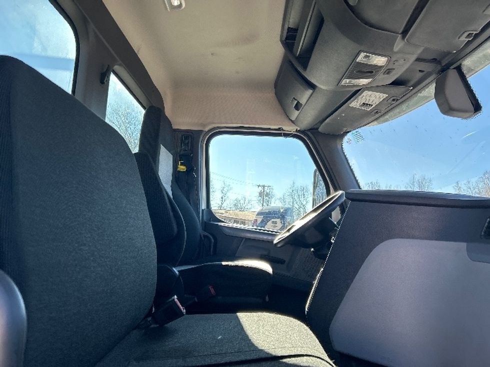 Day Cab Tractor-Heavy Duty Tractors-Freightliner-2019-T12664ST-Poplar Bluff-MO-529,960\n\t\tmiles-$ 38,750 - Image 14