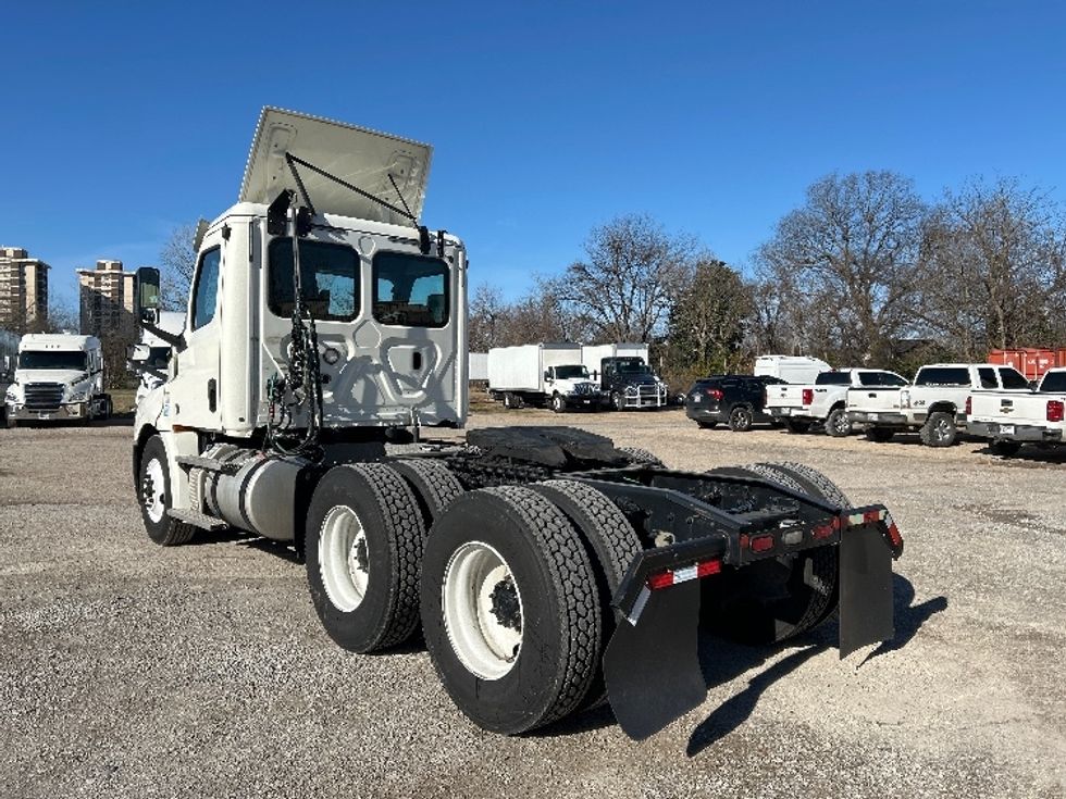 Day Cab Tractor-Heavy Duty Tractors-Freightliner-2019-T12664ST-Poplar Bluff-MO-529,960\n\t\tmiles-$ 38,750 - Image 5
