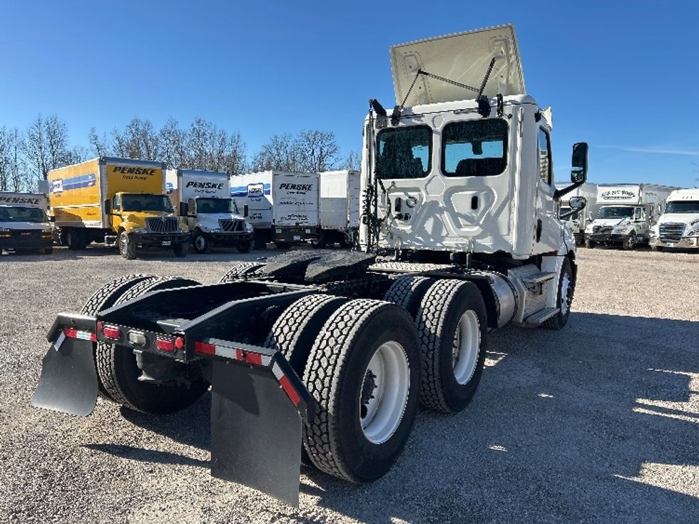 Day Cab Tractor-Heavy Duty Tractors-Freightliner-2019-T12664ST-Poplar Bluff-MO-529,960\n\t\tmiles-$ 38,750 - Image 7